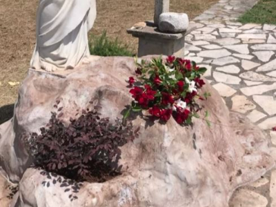 Punim dekorativ me gur artificial Punim dekorativ me gur artificial